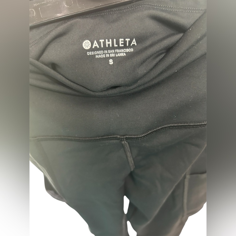 Athleta Women’s size small Capri length black leggings with pockets - Picture 6 of 8